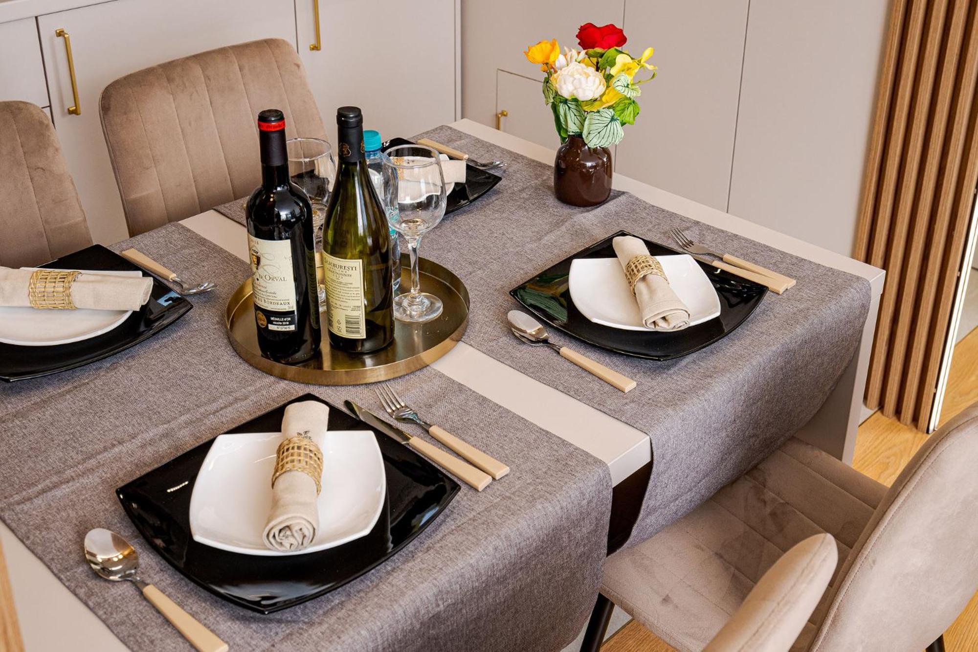 Romana Vibe Elegance In The Heart Of The City Bucureşti Eksteriør bilde