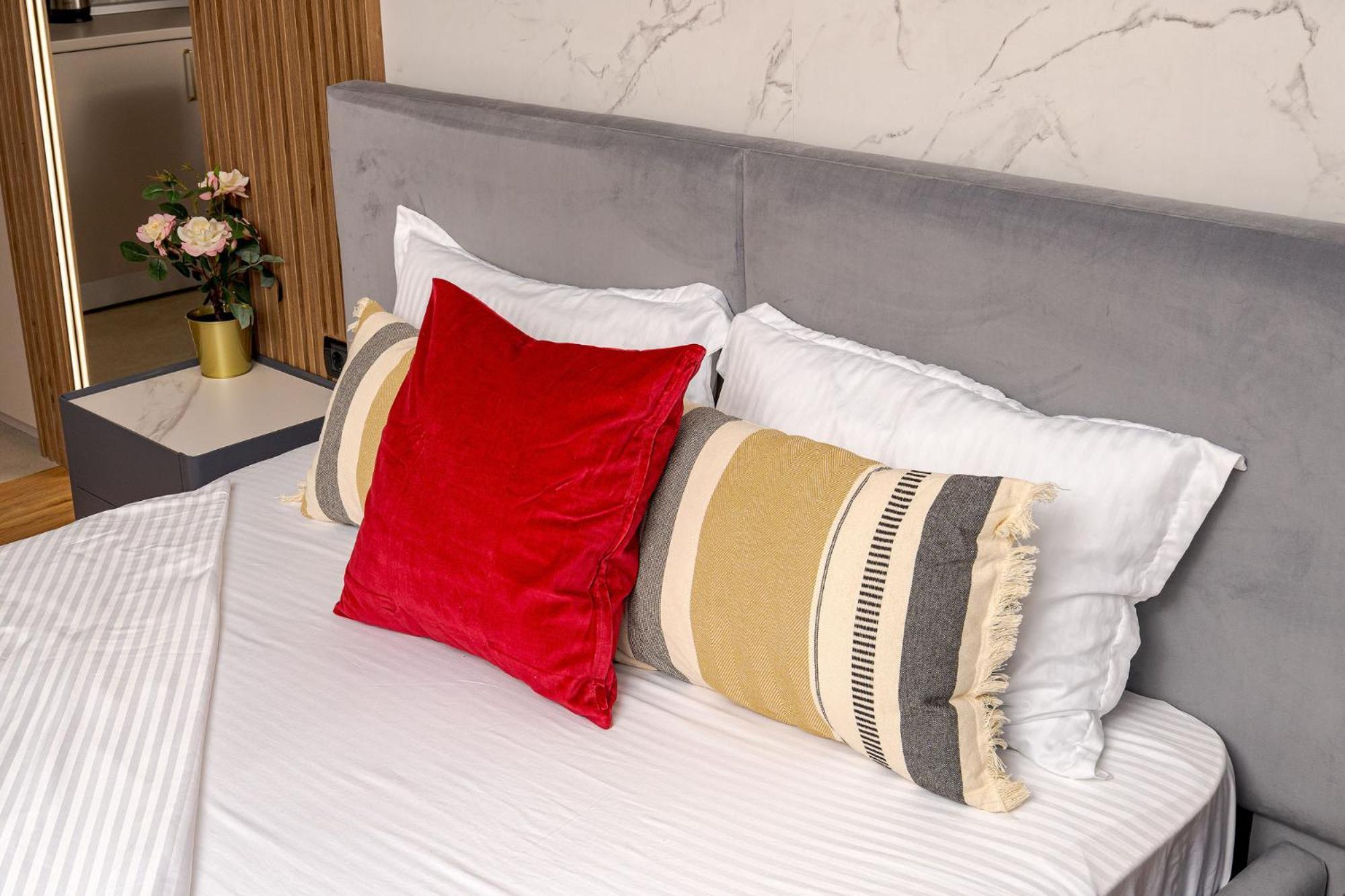 Romana Vibe Elegance In The Heart Of The City Bucureşti Eksteriør bilde